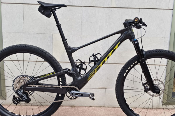 Scott Spark Rc Team Issue Grande L 2 Bike Point Tenerife Bike Hire & Bike Rental - Fietsen